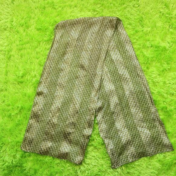 Green Geometric Rectangular Scarf - Picture 3 of 5